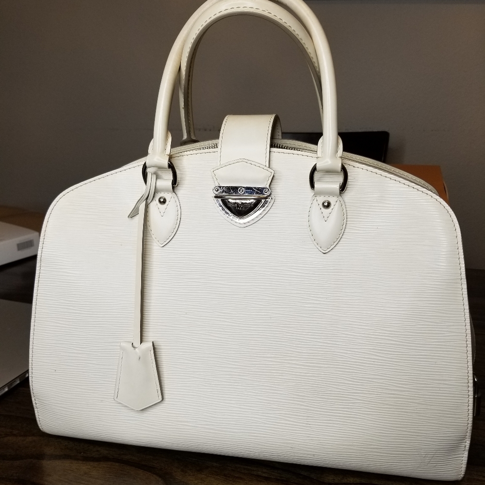 ❤️final sale❤️Louis Vuitton Epi Pont Neuf GM